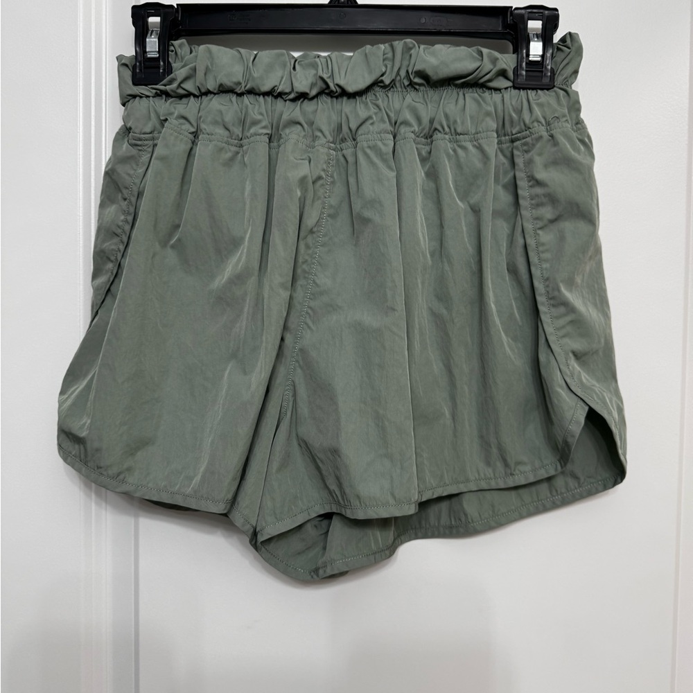 Yogalicious Radiant Commuter Shorts Sage Green Size Small Athletic Casual - Picture 1 of 4